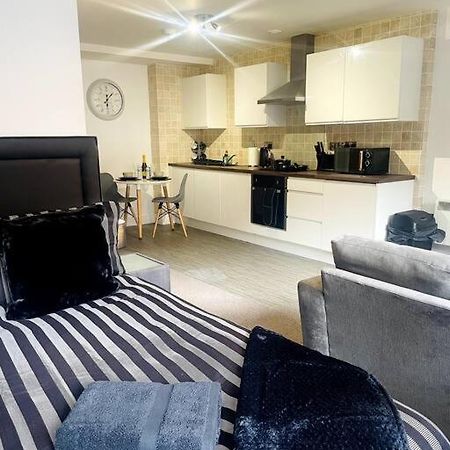 #215 1 Bed Serviced Apartment دربي المظهر الخارجي الصورة