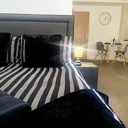 #215 1 Bed Serviced Apartment دربي المظهر الخارجي الصورة