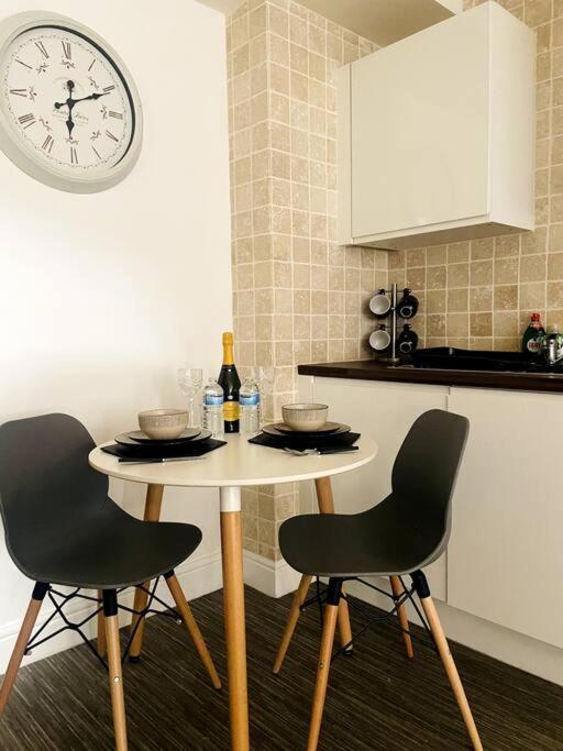 #215 1 Bed Serviced Apartment دربي المظهر الخارجي الصورة