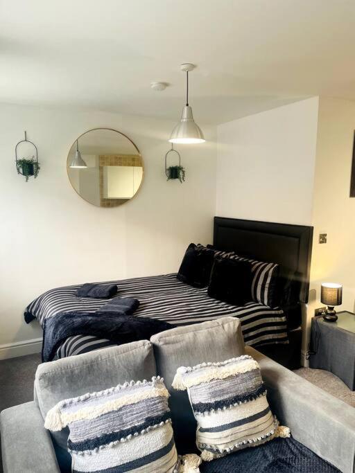 #215 1 Bed Serviced Apartment دربي المظهر الخارجي الصورة