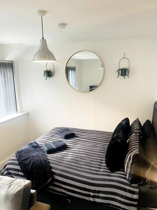 #215 1 Bed Serviced Apartment دربي المظهر الخارجي الصورة