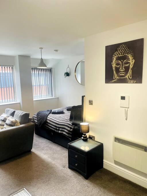 #215 1 Bed Serviced Apartment دربي المظهر الخارجي الصورة